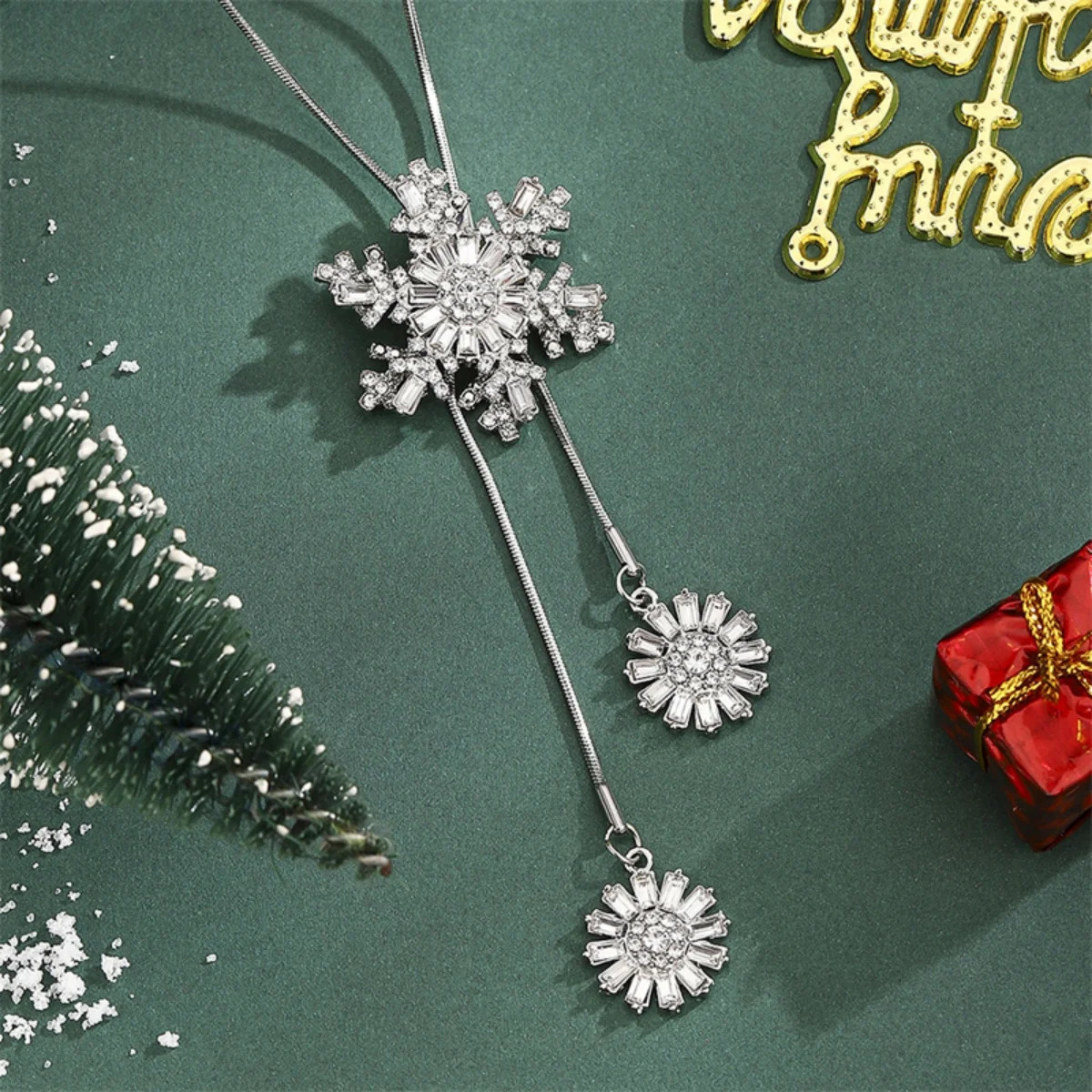 Christmas Necklace Rotating Snowflake Adjustable Long Chain Choker Elegant Sweater For Women Men Jewelry Gift 251104