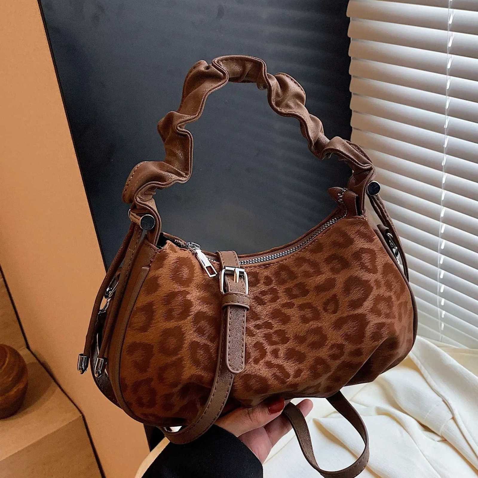 Leopard-print bag female large capacity 2024 new autumn/winter niche design shoulder crossbody bag work underarm bag Z251104