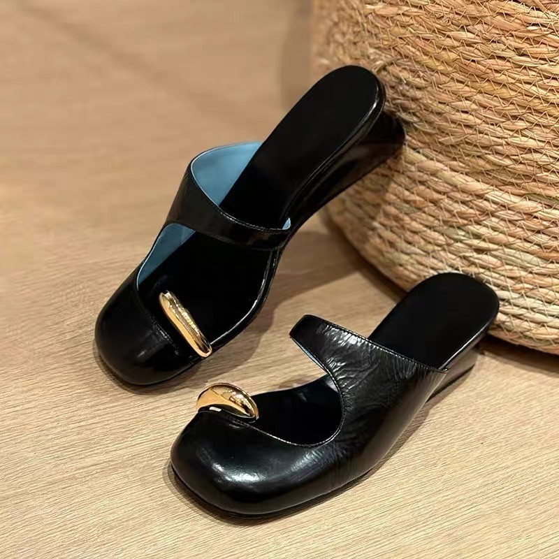 designer shoes 2025 Women's wedge heel half-slippers for outdoor wear style niche design metal toe cap hollowed out and peep-toe sandals