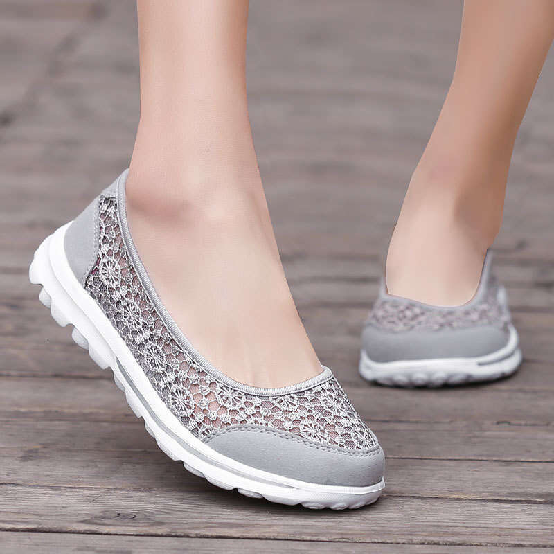Large size for spring summer, new lace casual flat middle-aged and elderly walking mother's shoes, foot stomping women's shoes