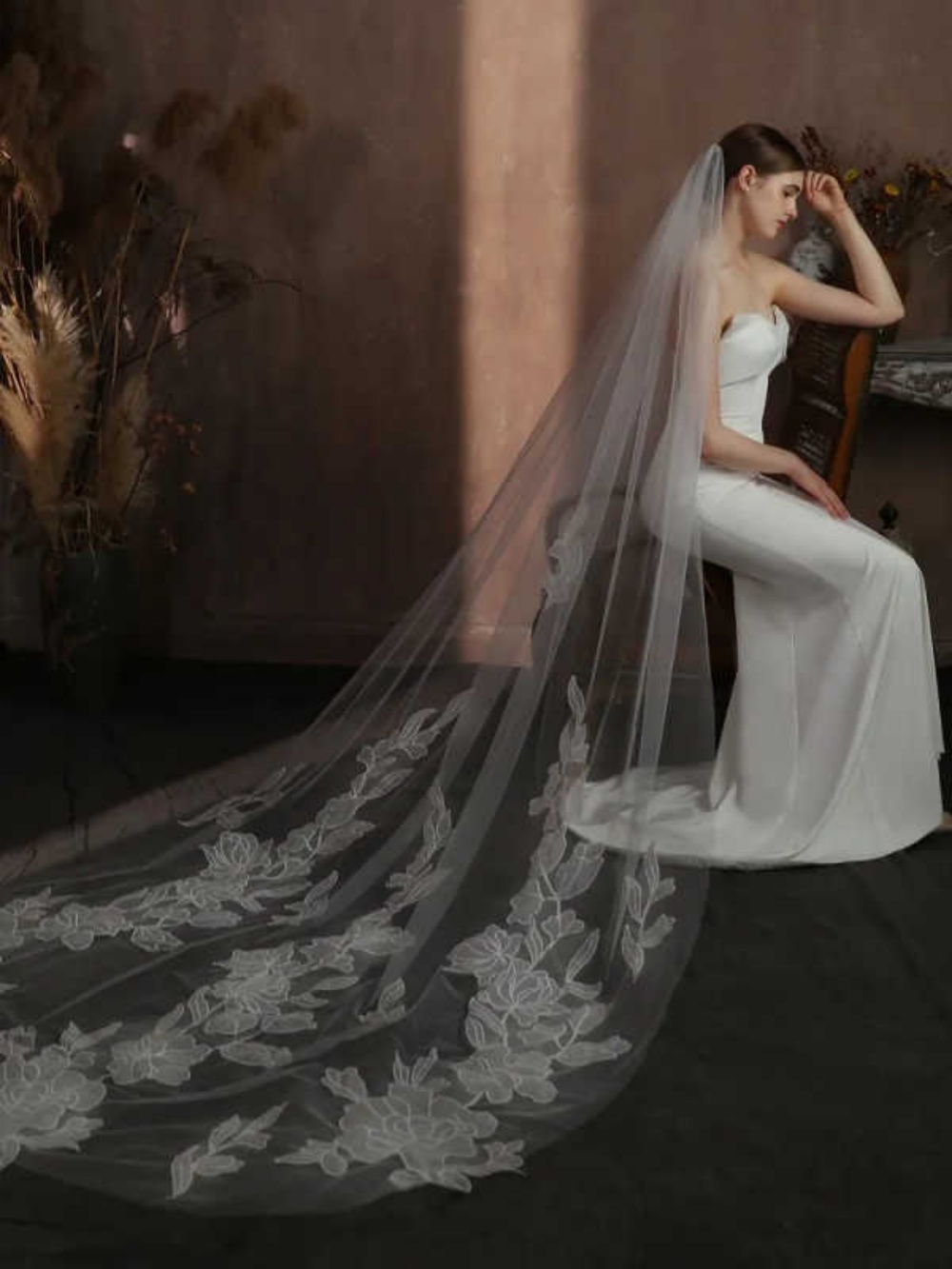 Charming Appliques Wedding Veil Lace One Layer Chapel Length Bride Veils With Comb High Quality Customized velo de novia