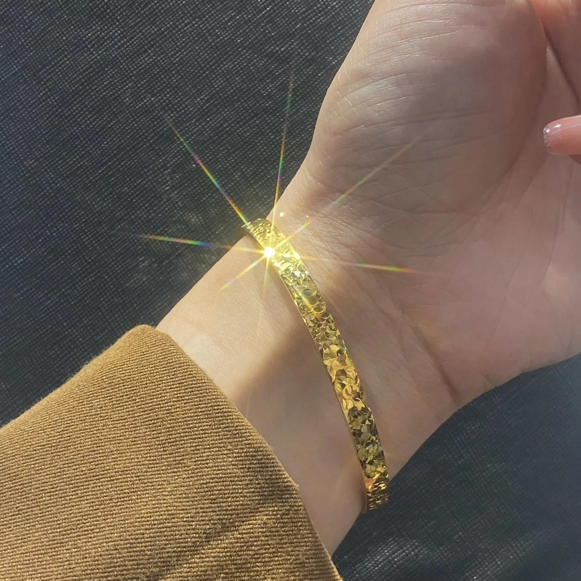 Dubai Gold Color Shiny Cuff Bangle Bracelets for Women 6062 mm Wedding Bridal Jewelry Accessories Gifts 251031