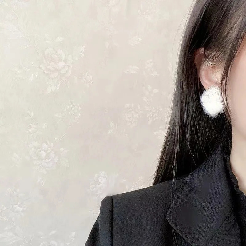 KADRUFI Women Korean Fashion Winter White Plush Stud Earrings Girls Heart Round Square Shape Furry Soft Earring Jewelry Gift 251131