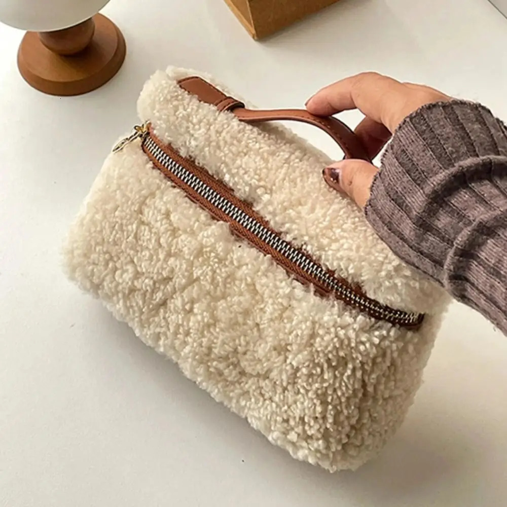 Fashion Lamb Fur Velvet Womens Handbag Retro High-end Crossbody Bag Lambswool Casual Shoulder Bag For Autumn Winter Box Bag 251104