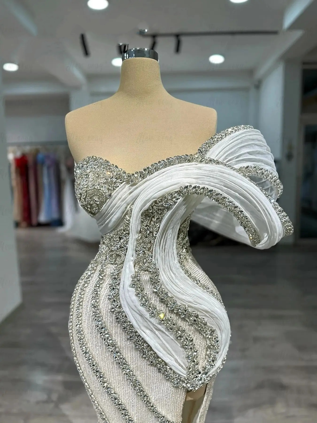 Gorgeous Evening Dresses For Women Crystal Sequins Split Side Gown Sweetheart Neck Sleeveless Floor Length Dress Party Custom Made