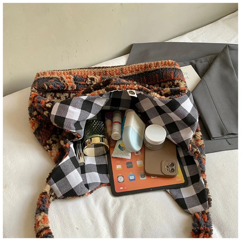 Plush Shoulder Bag - Vintage Style Suitable For Business Casual Wear Women Large Capacity Handbag For Carrying Around 251104