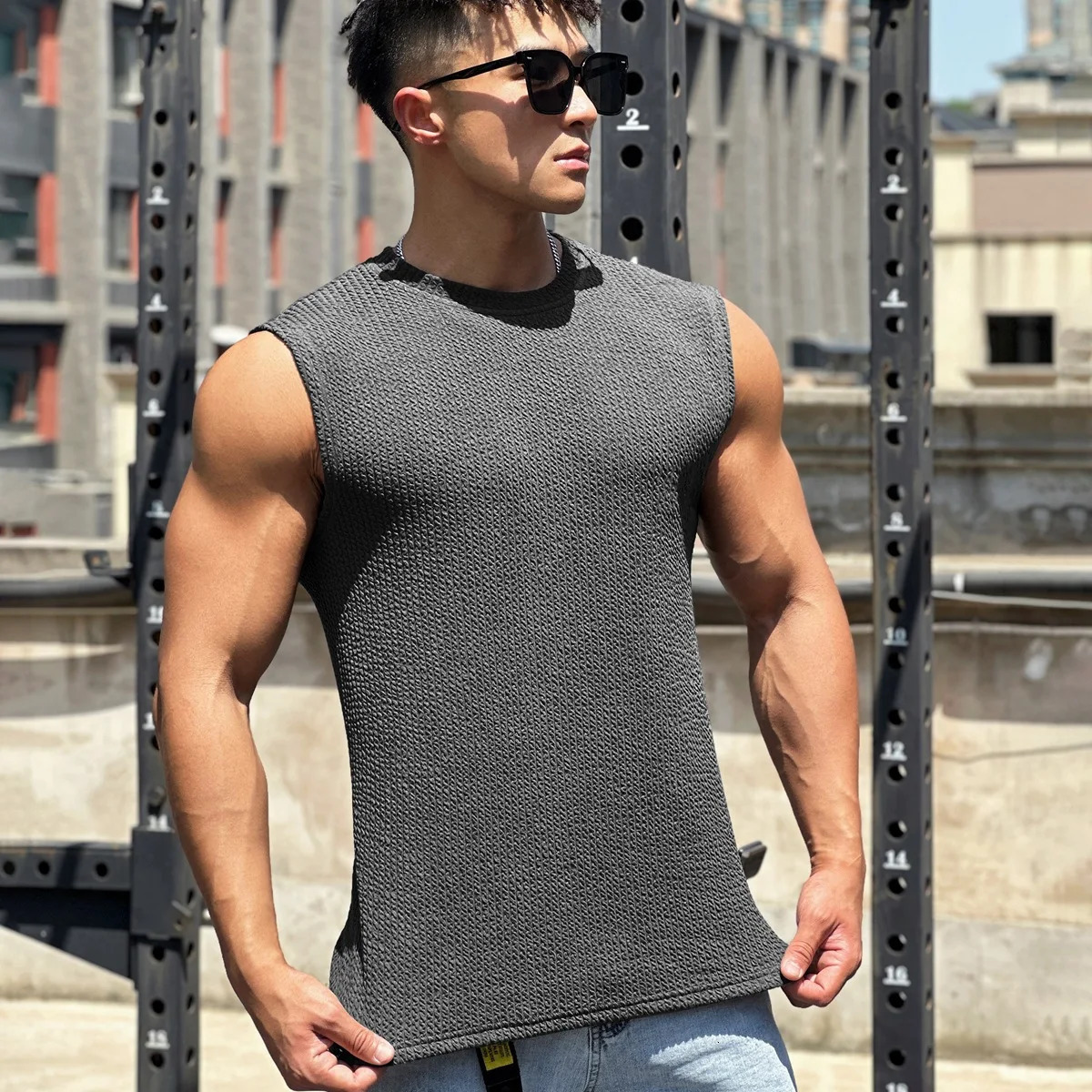 Summer Trend Mens Pullover Round Neck Serpentine Base Shirt Sports Fitness Top Sleeveless Vest Wide Shoulders 250402