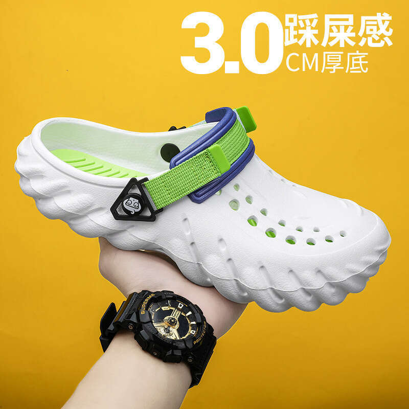 Large size hole 2023 summer new non slip soft sole toe sandals, fashionable and trendy couple beach shoes