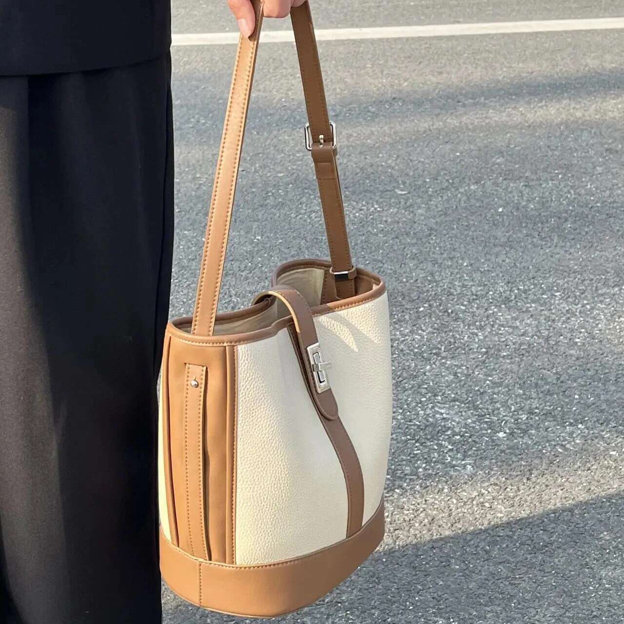 Genuine Leather One-Shoulder Tote 2025 New Classic Cowhide Large Capacity Handbag Vintage Women's Crossbody Bucket Bag