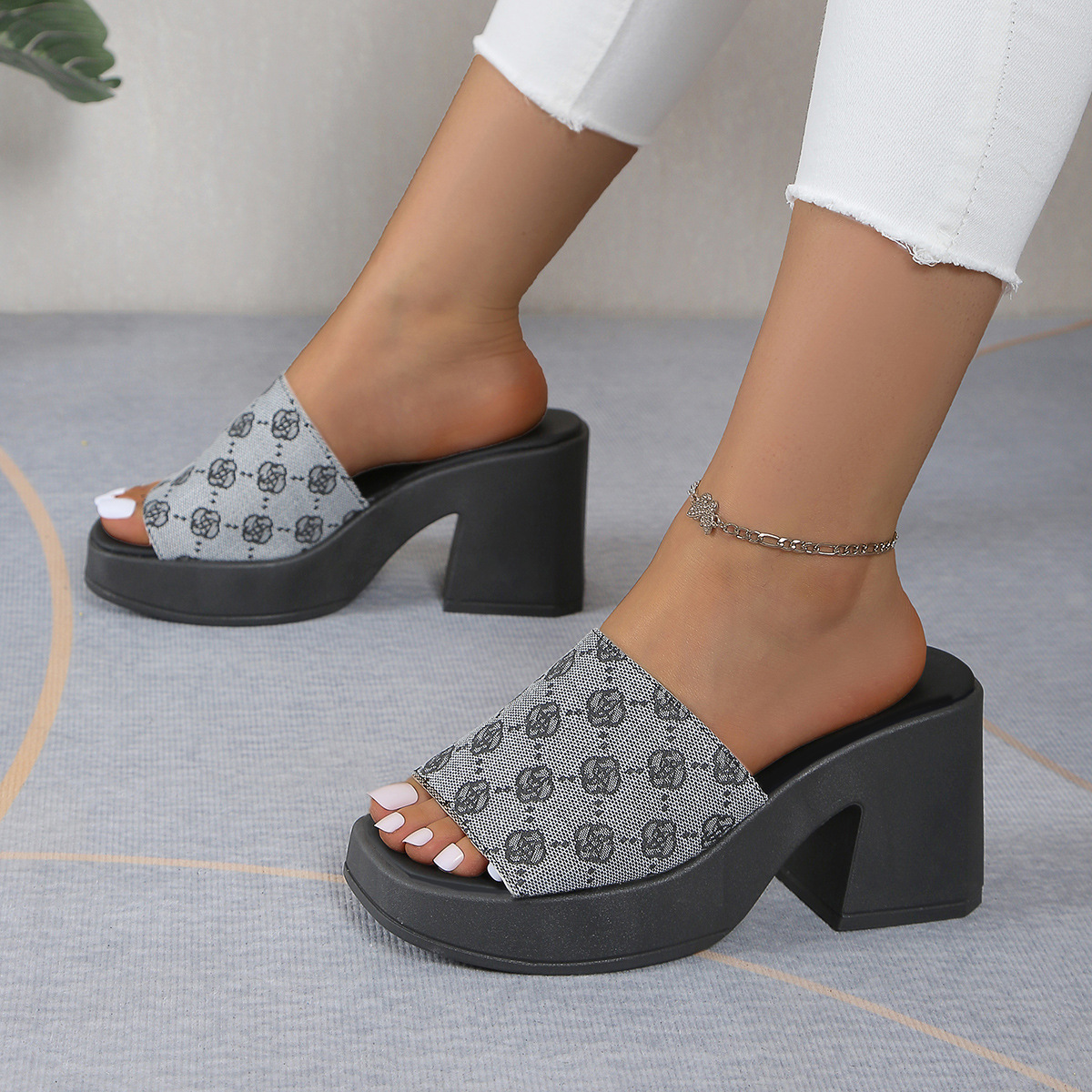 designer shoes 2025 summer European and American style one-word fashion women's plus size square-toed thick high-heeled slippers