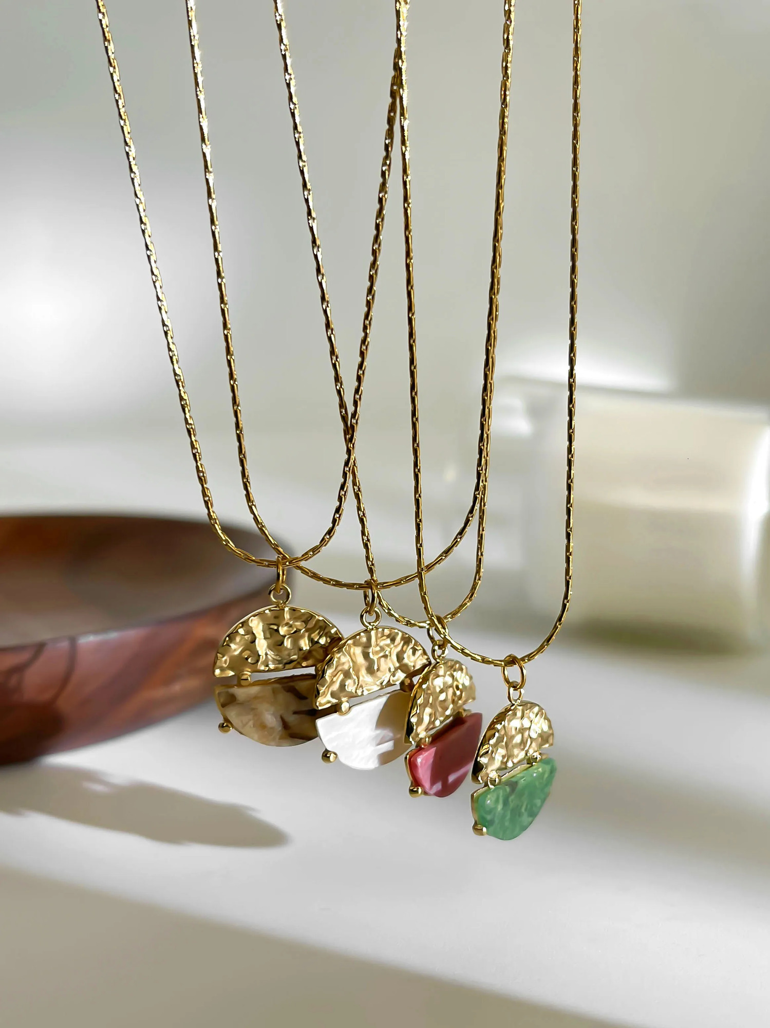 GHIDBK Minimalist Stainless Steel Gold Plated Fanshaped Natural Stone Circular Pendant Necklace for Women Fashion Daily Jewelry 251031