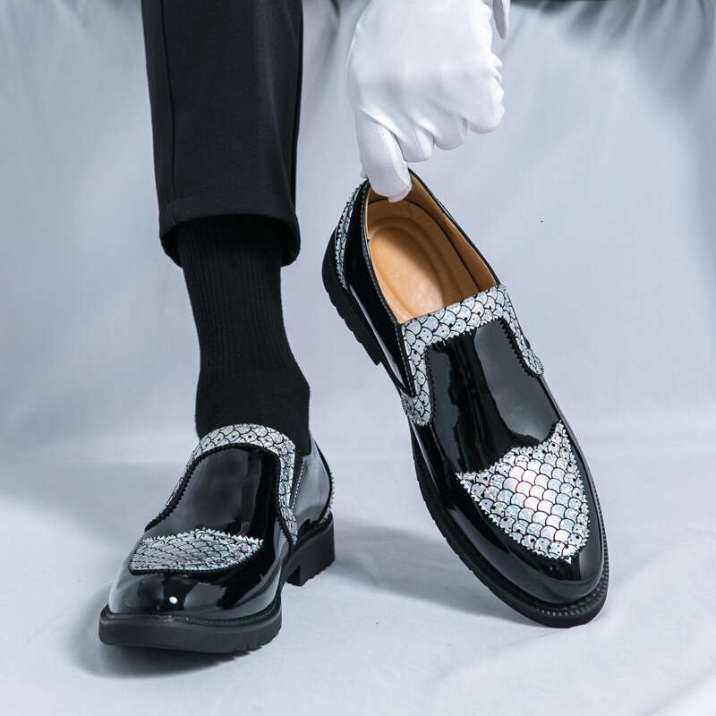 Large size leather 2024 Spring and Autumn men's British style Korean version wedding groom shiny hairstylist gold shoes