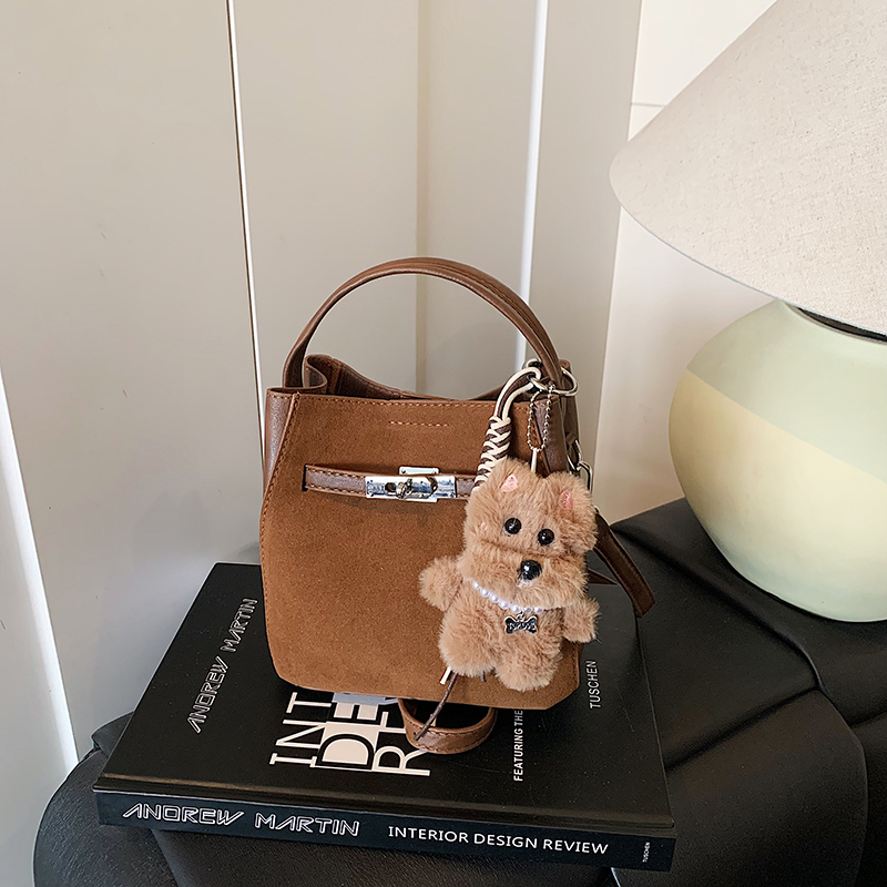 2025 Spring Women's Simple Leisure Fashion Luxury Party Handbag Large Capacity Crossbody Bag Essential Shoulder Bag for College Students Shopping