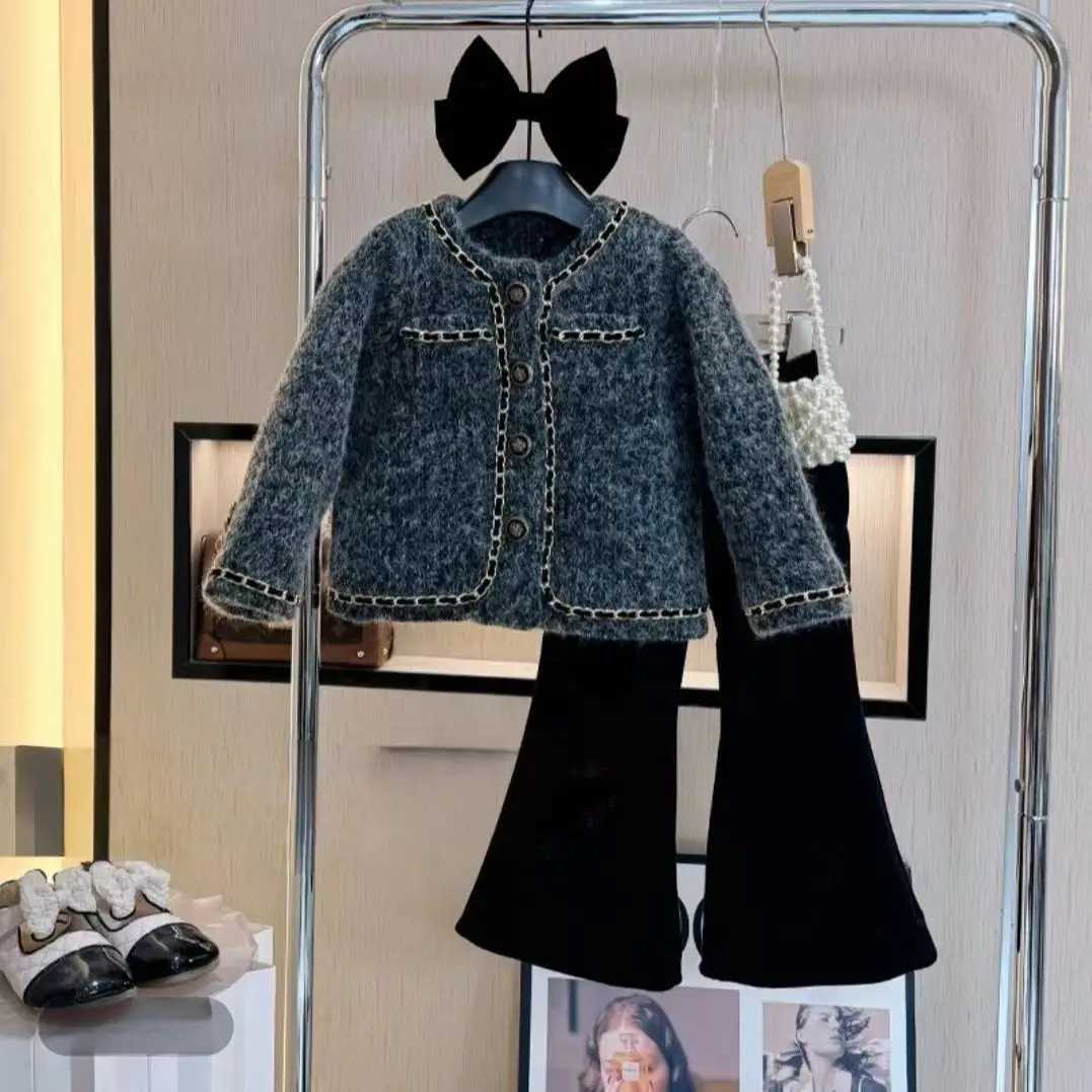 Girls Little Fragrant Wind Autumn/Winter Set 2025 New Cotton Warm Jacket Childrens Velvet Micro Pull Pants Two Piece Set Y251105