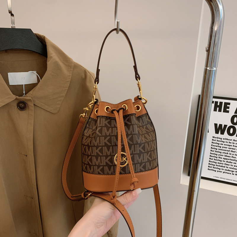 Free shipping bag women's old age bucket bag New women's diagonal bag fashion all-match drawstring hand bag 2025