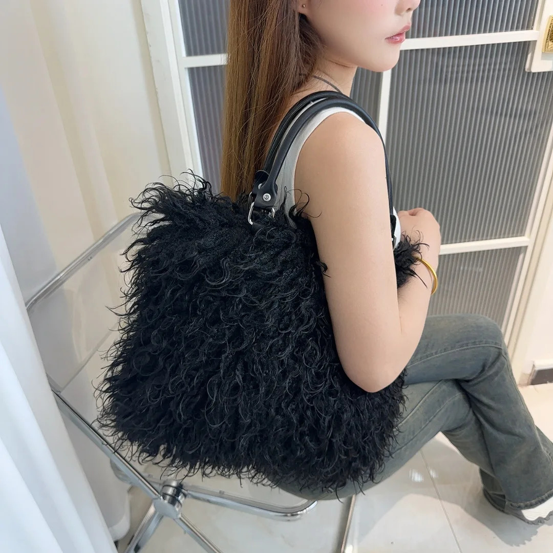 Faux Fur Tote Bag for Women Handbags Autumn Winter Plush Shoulder Crossbody Bags Shopper Purses 251104