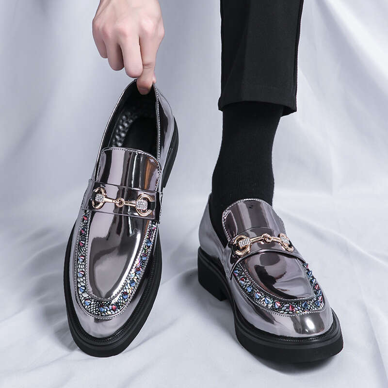 Large Chelsea loafers size 38-46 pointed, handsome, luxurious, and luxurious patent a glossy surface, with willow nail leather shoes