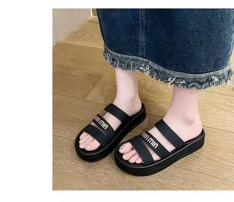 designer shoes 2025 new Women's summer style slippers fashionable and versatile flat-bottomed one-word slippers suitable for outdoor wear leisure