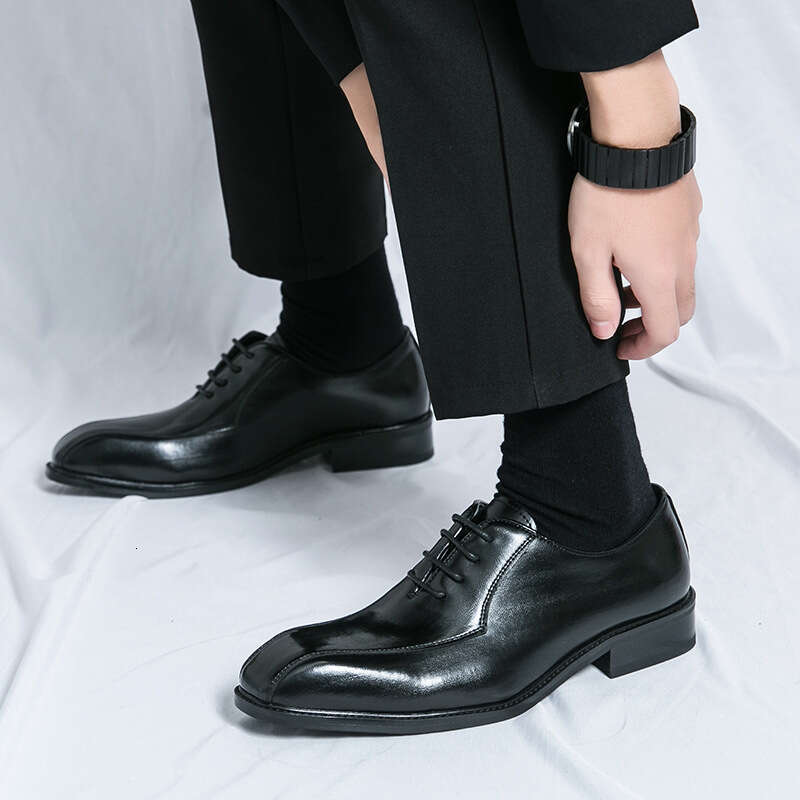 Men's in plus size, new casual fashionable men's business dress shoes, British gentleman style dinner leather shoes