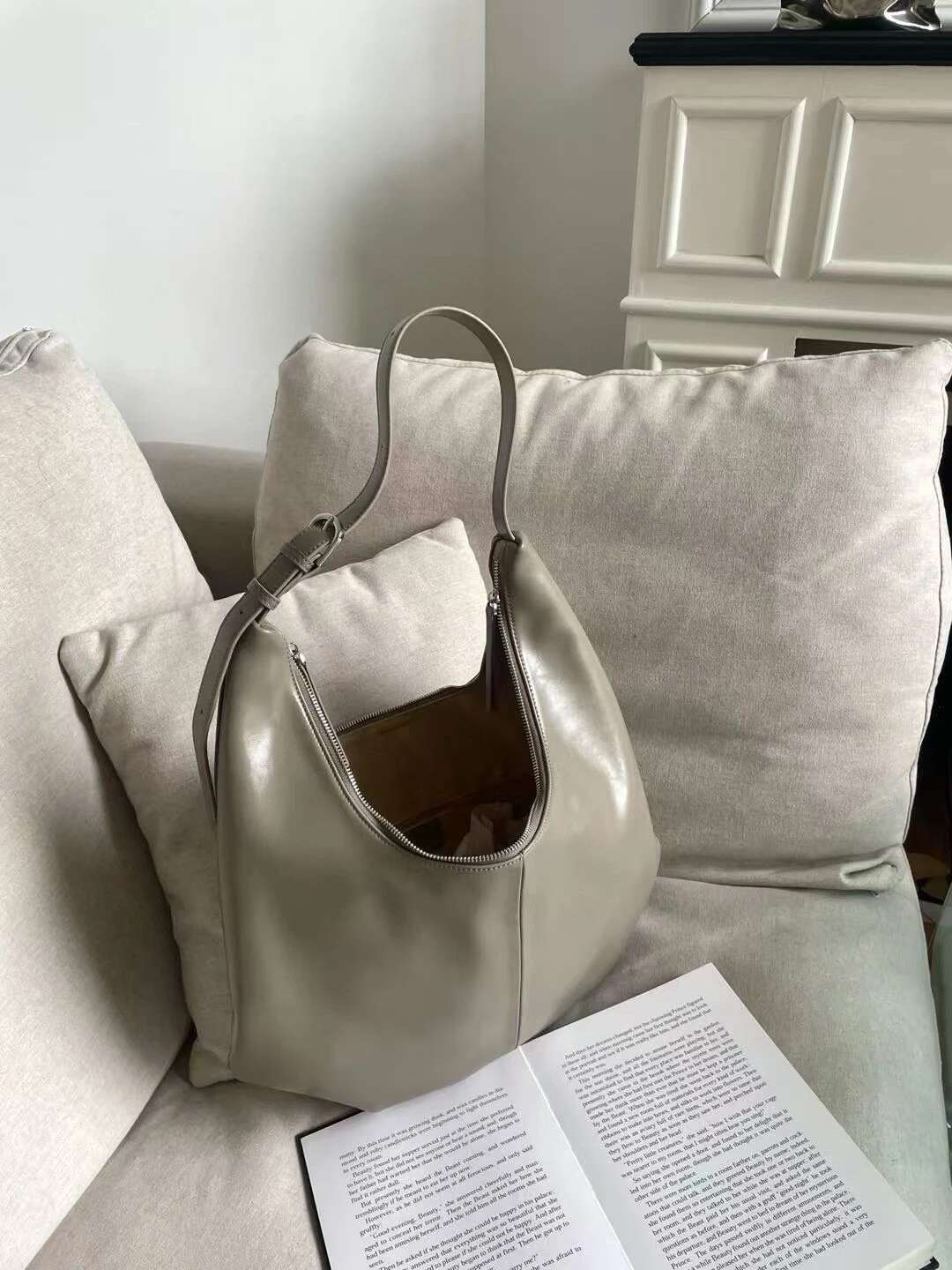 New Grey Stylish, Niche, High-End, Lazy Armpit Shoulder Bag Large Capacity Glossy Cowhide Leather Women Handbag Travel