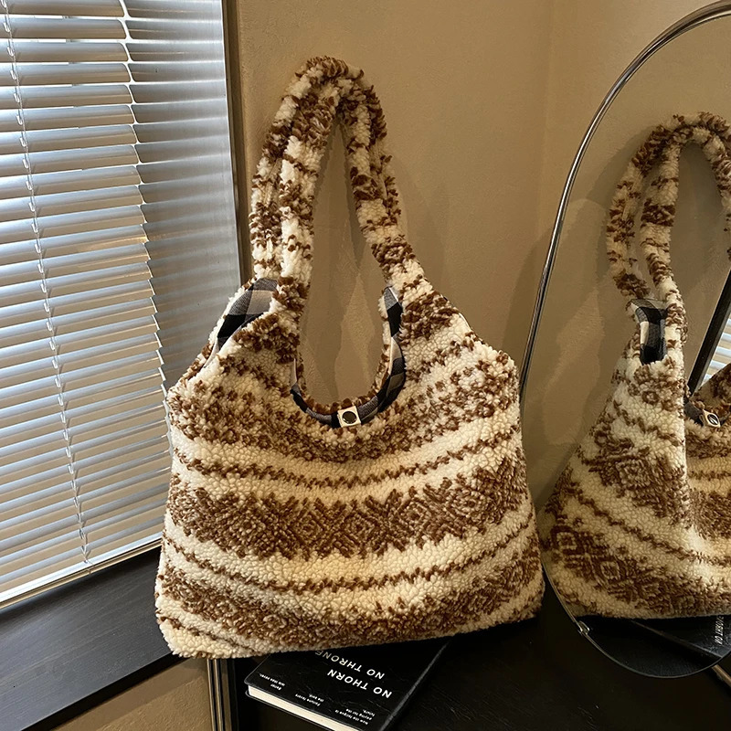 Plush Shoulder Bag - Vintage Style Suitable For Business Casual Wear Women Large Capacity Handbag For Carrying Around 251104