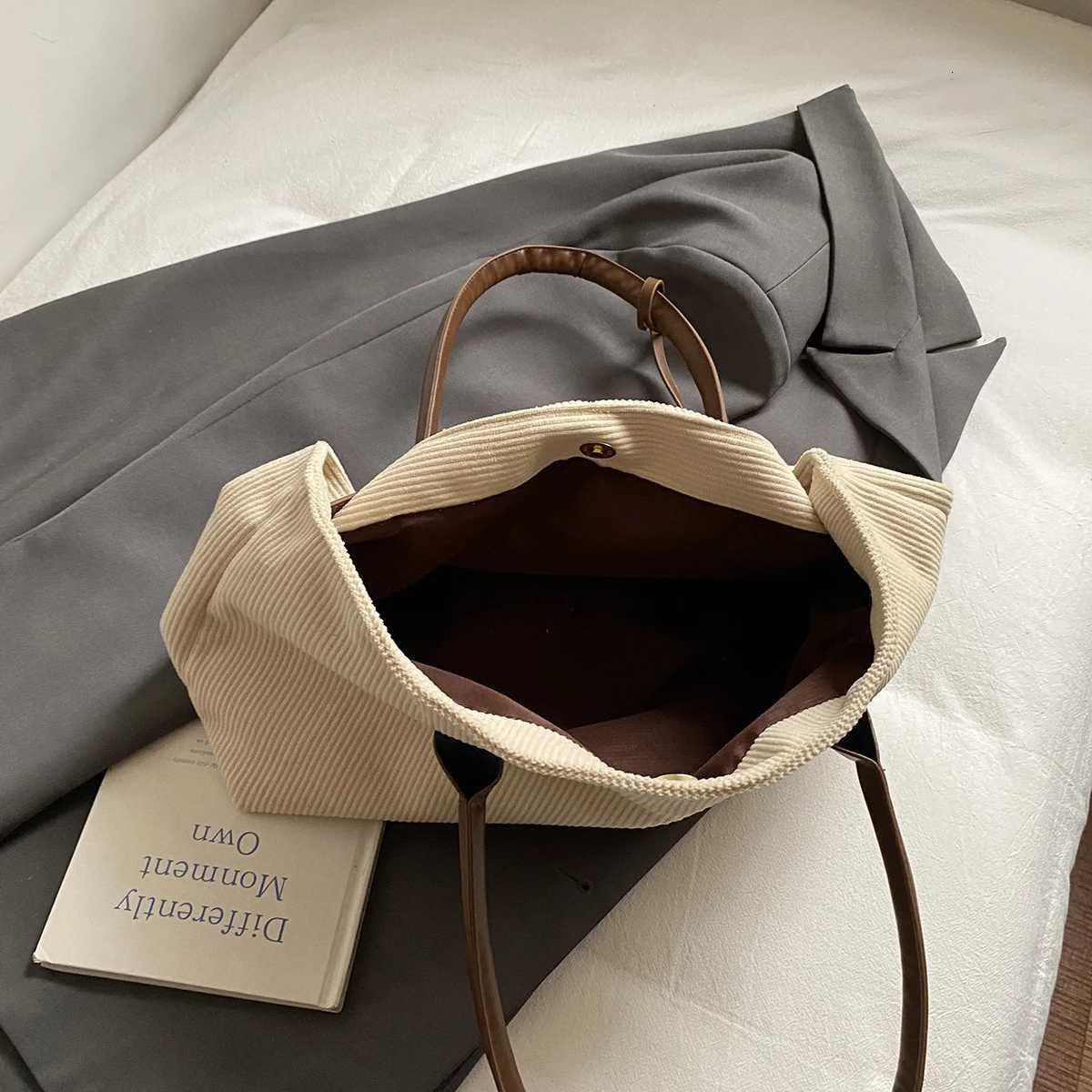 LEFTSIDE Womens Corduroy Shoulder Bag 2025 Winter New Trend Fashion Retro Tote Bag Luxury Brand Designer Handbags and Purses Z251104