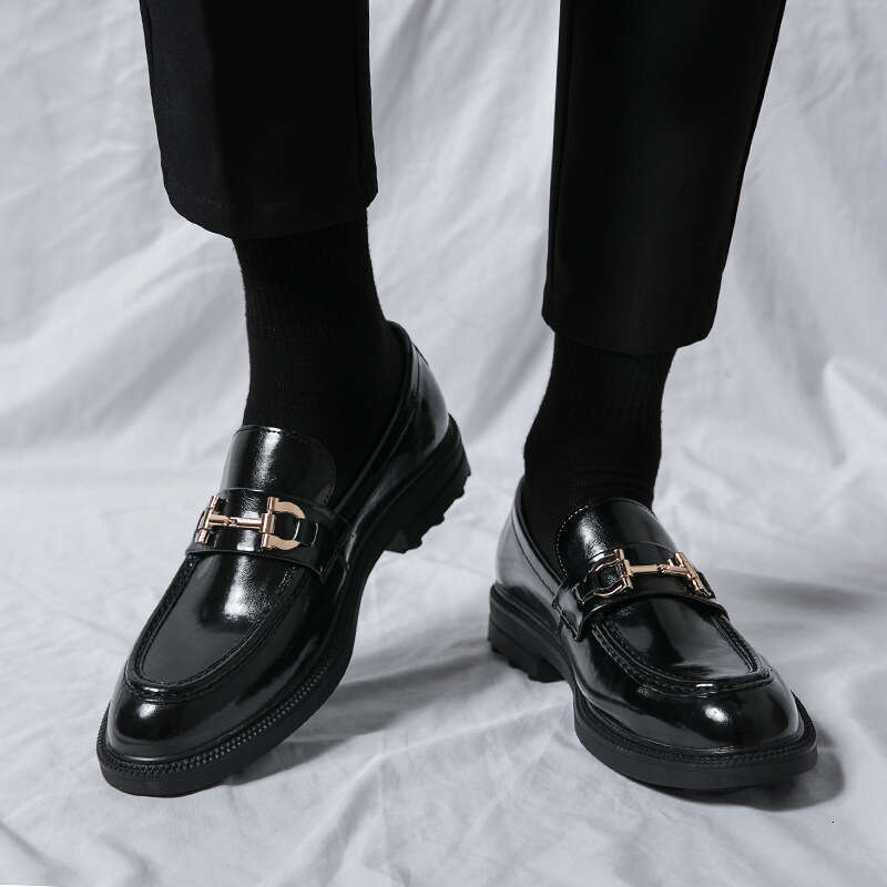 Large size lace up casual with a shiny cover, business lazy shoes, hairstylist, black leather shoes for men