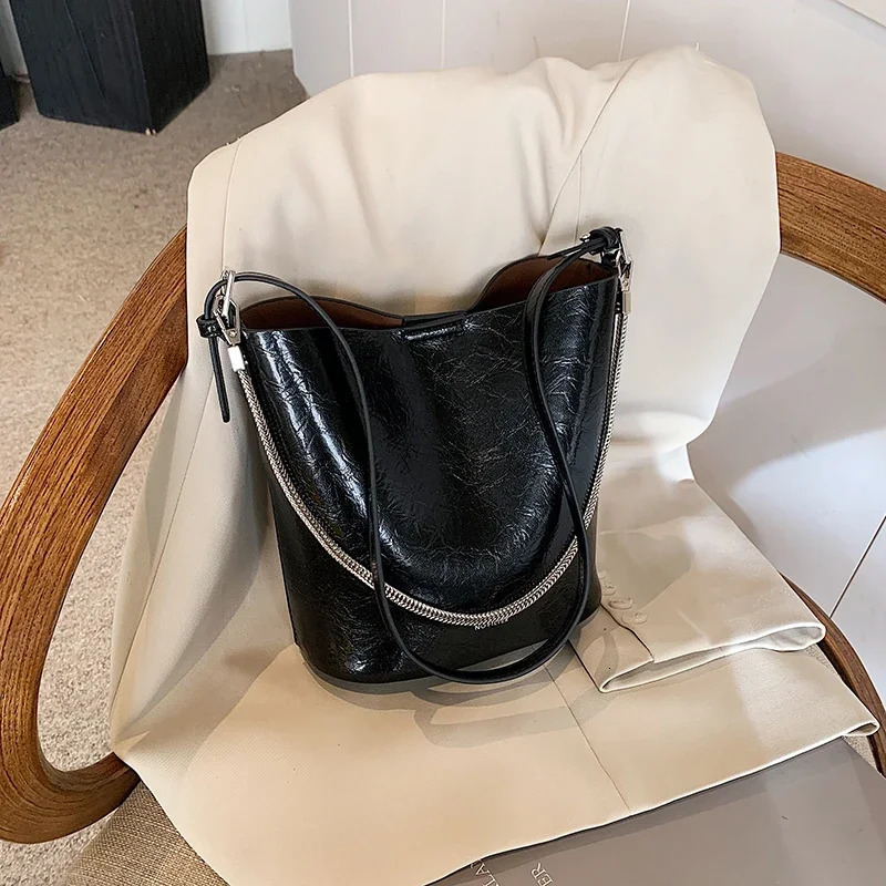 Product Chain Simple PU Bucket Womens Handbag Large Capacity Trendy Fashion Solid Color Trendy Buckle Shoulder Bag 251104