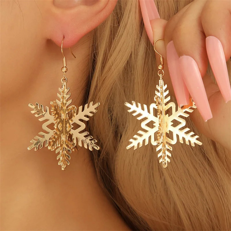 Exquisite Gold Color 3D Christmas Tree Pendant Earrings for Women Fashion Hollow Snowflake Earrings Year Party Jewelry 251131