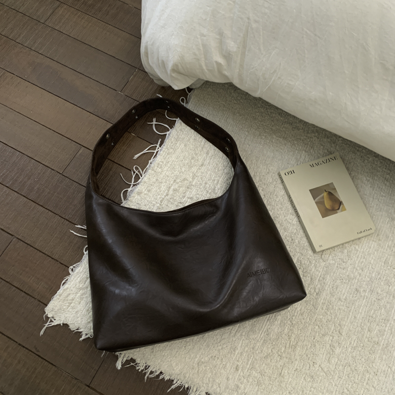 2025 Summer Women's Simple Leisure Fashion Luxury Party Handbag Large Capacity Crossbody Bag Essential Shoulder Bag for College Students Shopping