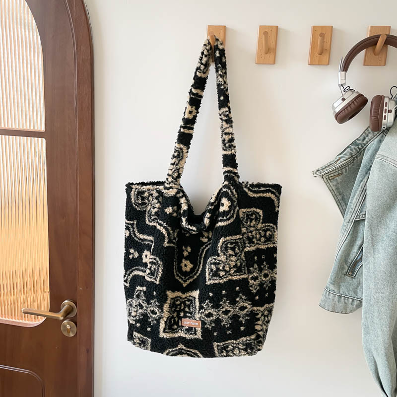 2025 New Summer Women's Simple Leisure Fashion Luxury Party Handbag Large Capacity Crossbody Bag Essential Shoulder Bag for College Students Shop