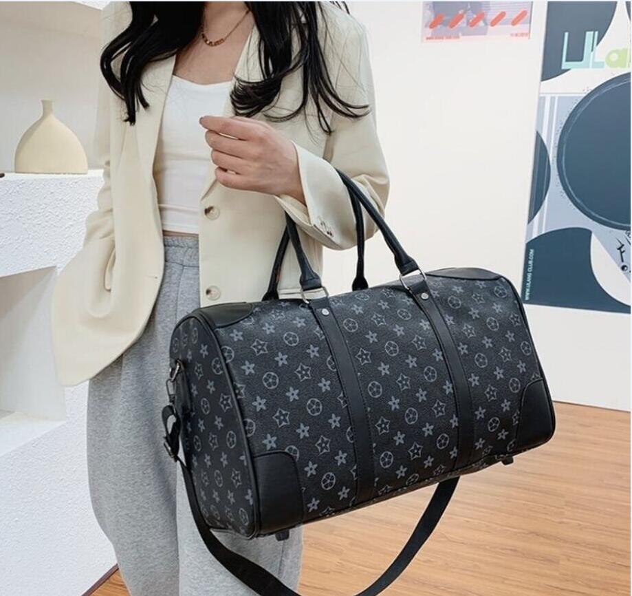 Designer Canvas Travel for Men Women Hand Lage Weekend Overnight Bags Tote Outdoor Storage Large Capacity Duffle Bag y91