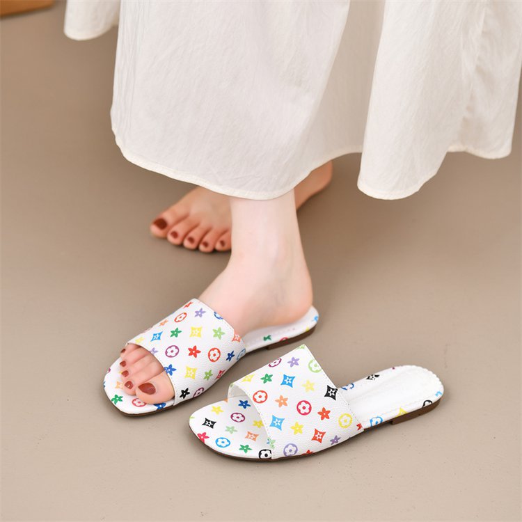 new Style Colorful Logo Printed Black and White Slippers Trendy Design Fashionable and Versatile Eye-catching for Going Out Casual Women's Slippe