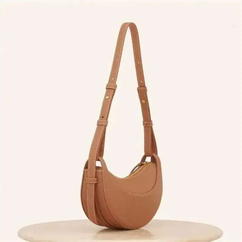 Design Crescent Shoulder Crossbody Bag Light Comfortable Fashion Versatile Women's Handbag
