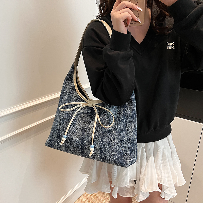 Free shipping denim underarm bag Women's new fashion college style Tote bag large capacity shoulder bag 2025s hot