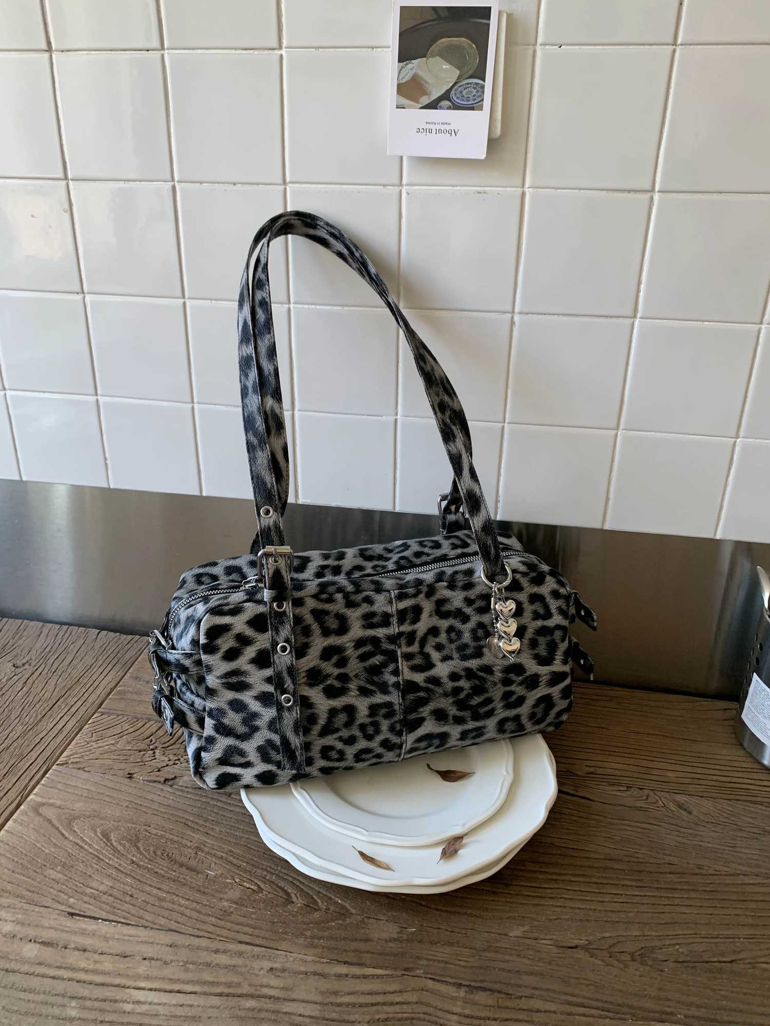 Personality Trendy Casual Textured Large-Capacity Pillow Bag 2025 Spring New Style Stylish Womens Shoulder Tote Bag Z251104