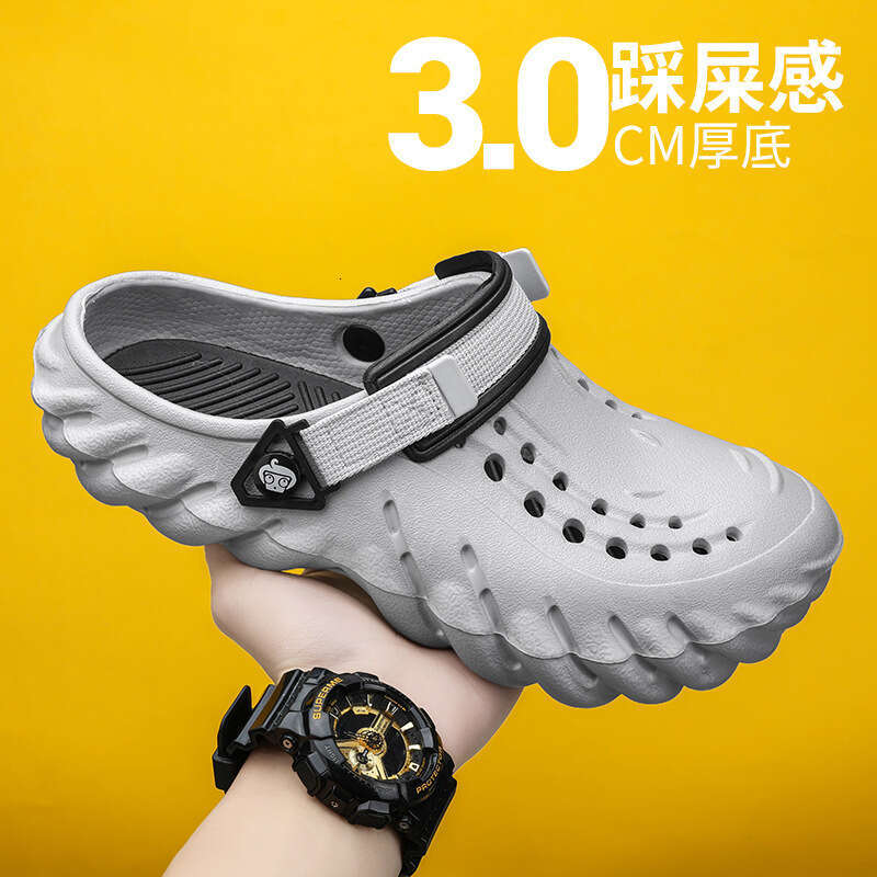 Large size hole 2023 summer new non slip soft sole toe sandals, fashionable and trendy couple beach shoes