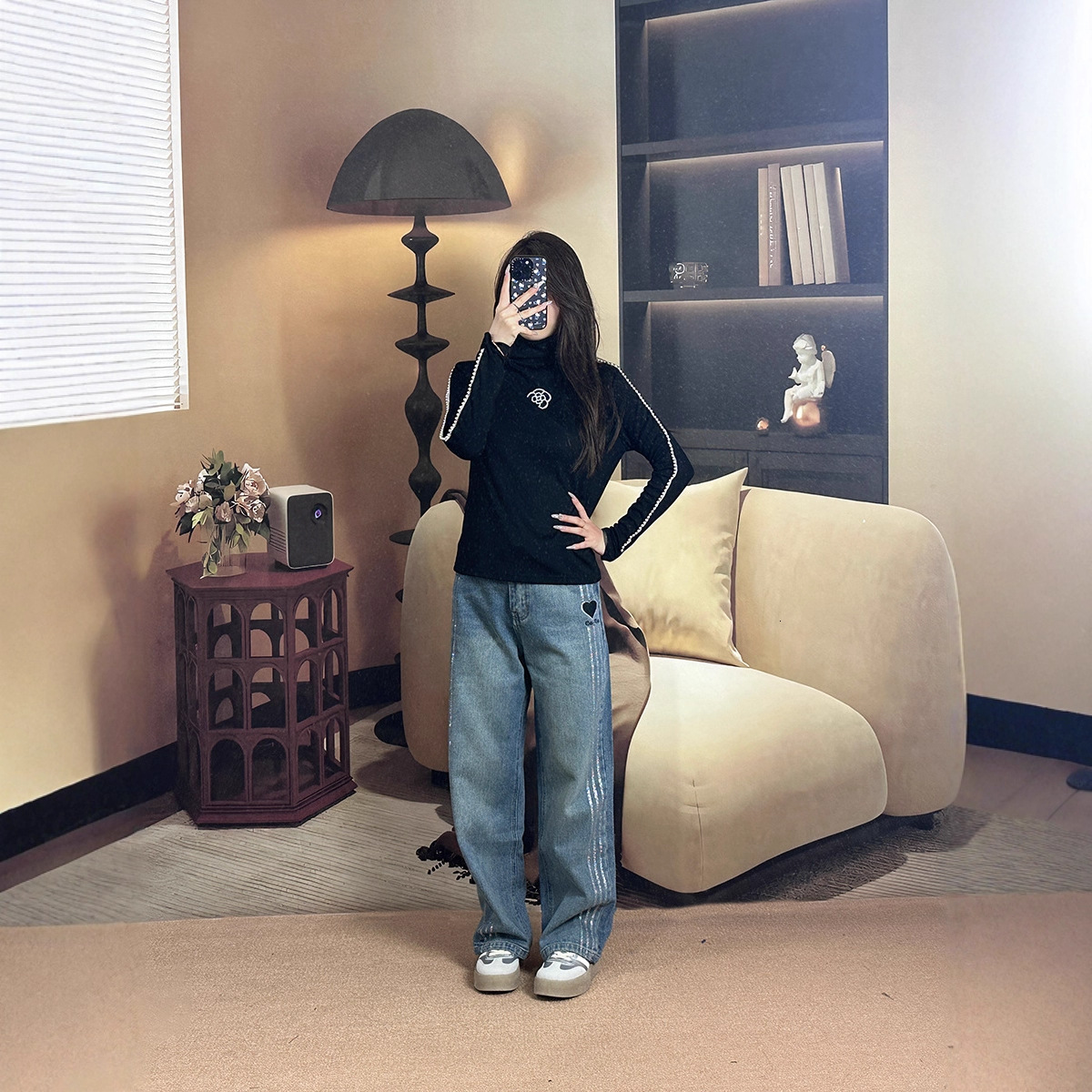 Women's New Autumn High-End Handmade Pearl Camellia Design Long Sleeve Base Shirt Casual Versatile Fashionable Elegant ddmymoon