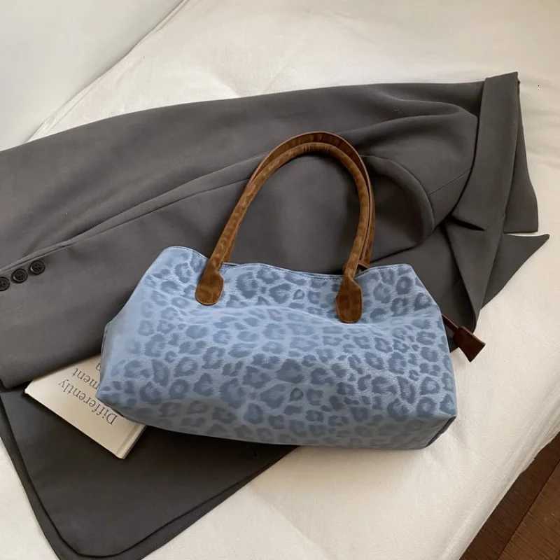 High-End Womens Messenger Bag Made Of Sunflower-Patterned Leather Boasting Trendy Paris Stylish Look Z251104