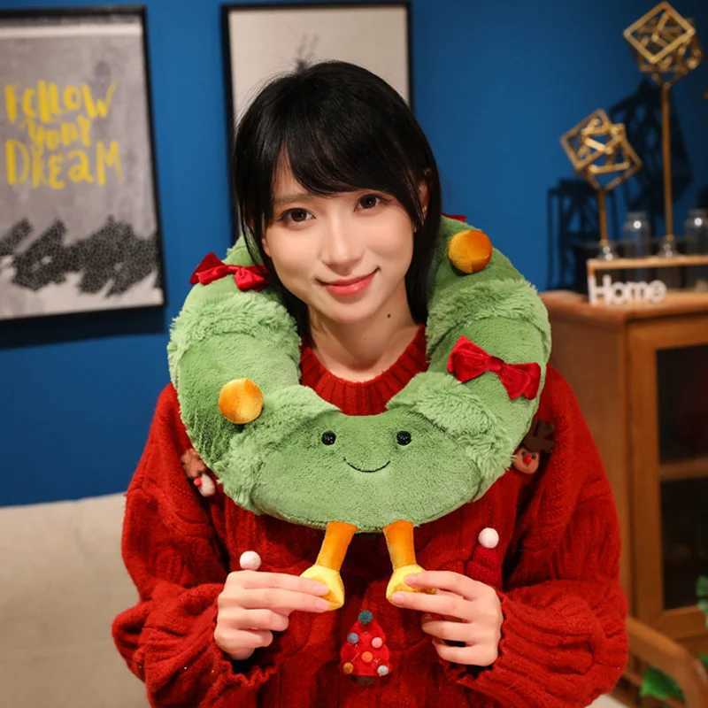 Soft Christmas Wreath Plush Pillow Cozy Home Decor for Living Room Bed Funny Festive Gift Idea Machine Washable Y251105