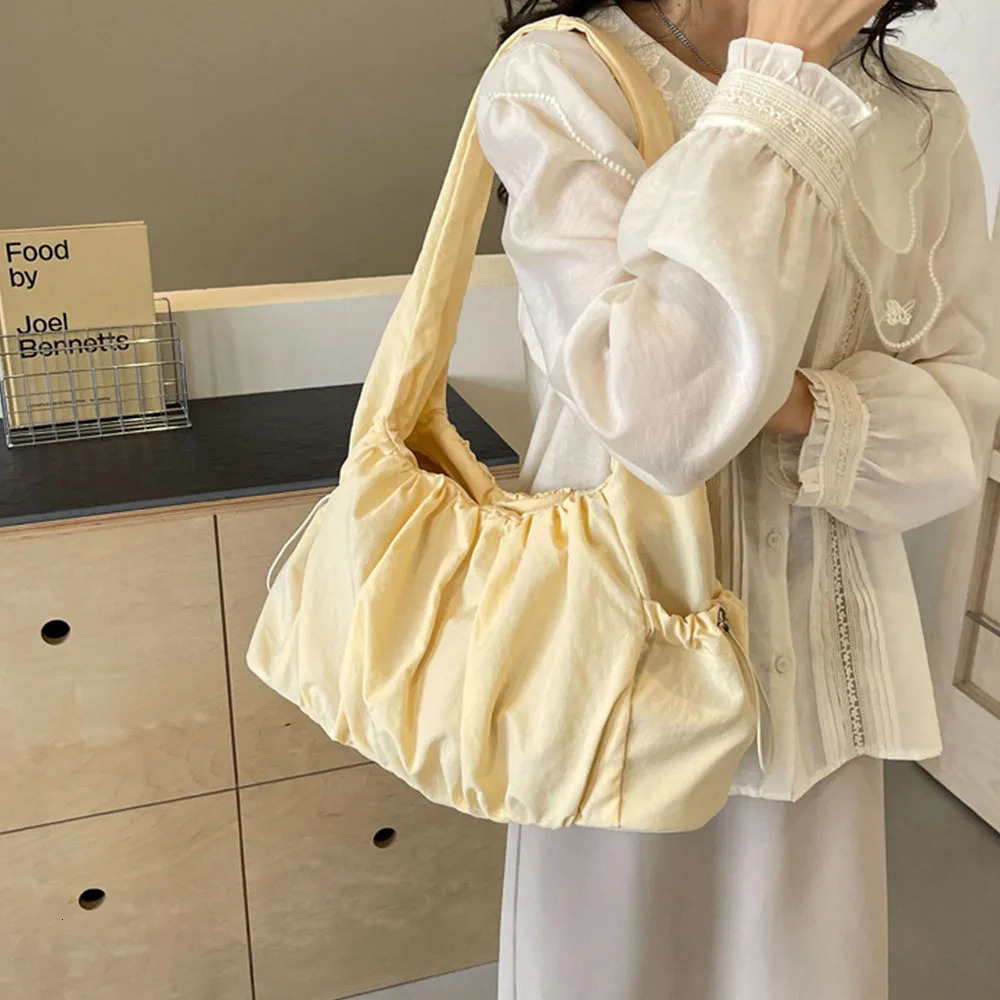 Fashionable pleated handbag large capacity shopping bag simple cross shoulder suitable for daily travel ll 250401