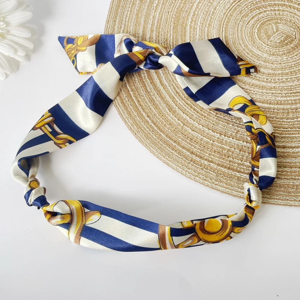 Blue Bandana Necklace Featuring Ocean Animal Charms Fashion Scarf Pendant for Women AutumnThemed Accessory Gift 251031