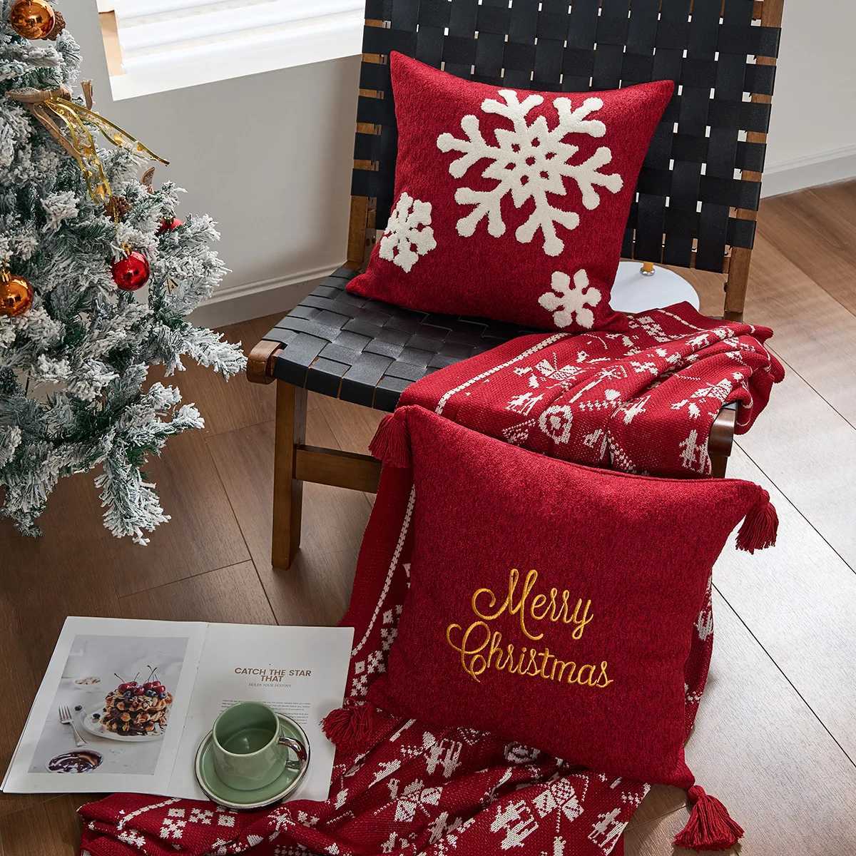 Merry Christmas Embroidered Throw Pillow Cover Tufted Snowflake Cushion Case for Winter Holiday Home Living Room Festival Decor Y251105