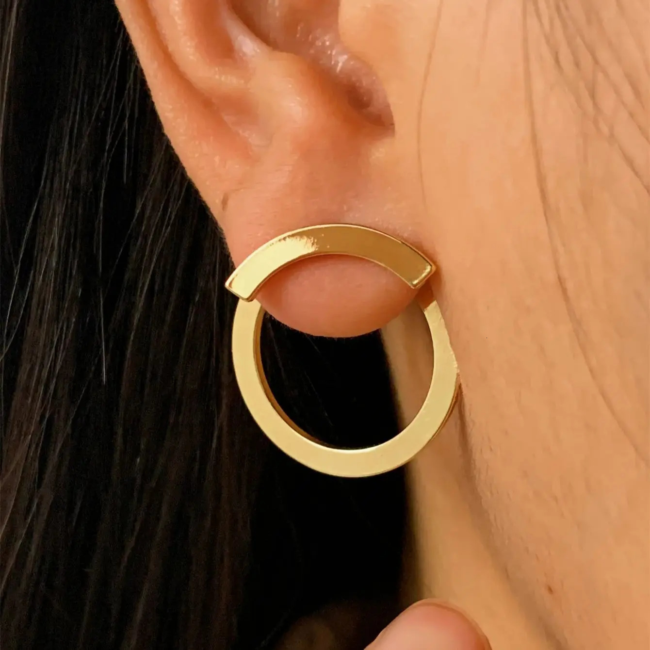 There is a pair of retro geometric circular earrings on the back suitable for womens fashion and personalized n A outfits elegan 250326