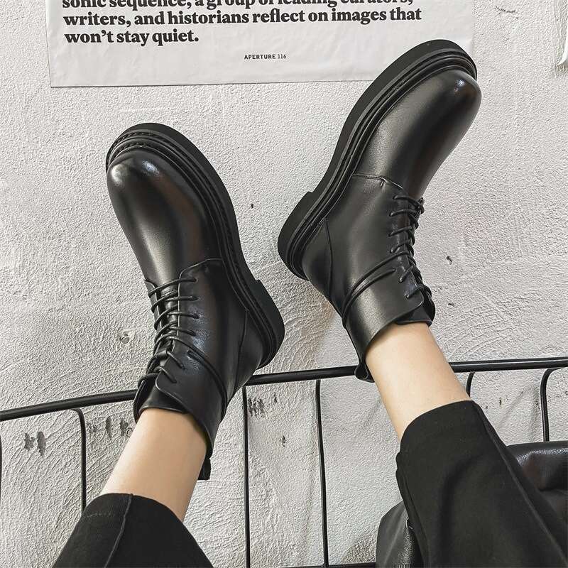 2022 thick soled lace up black high shoes men's trendy British style versatile Martin cowhide mid top boots