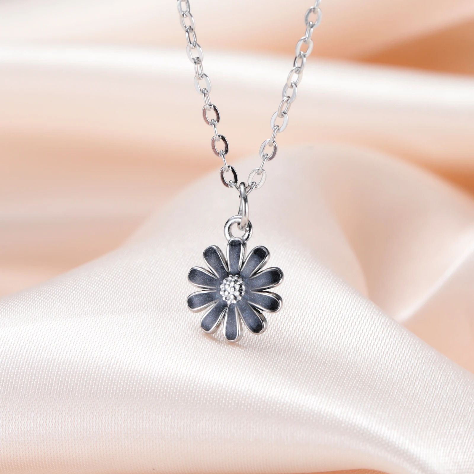 Unift Tiny Daisy Pendant Necklace Cute Clavicle Chain For Women Stainless Steel Little Flower Neck Jewelry Christmas Gift 251104