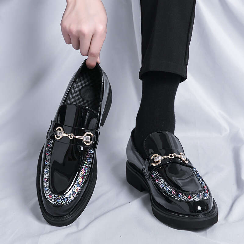 Large Chelsea loafers size 38-46 pointed, handsome, luxurious, and luxurious patent a glossy surface, with willow nail leather shoes