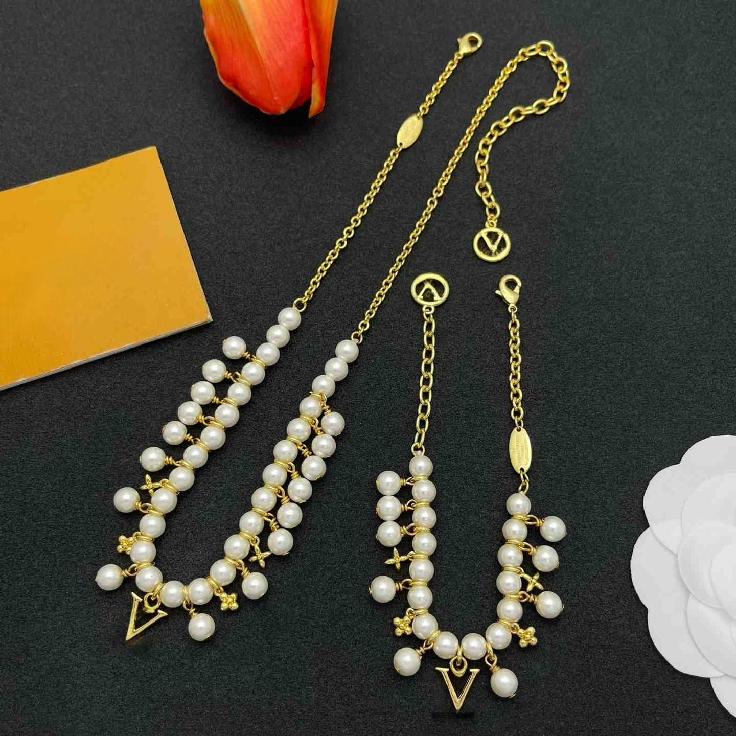 Designer Necklace Luxury Pendant Bracelet for Women Party Engagement Jewelry Pearl Choker Necklace Set Wedding Gift with Box