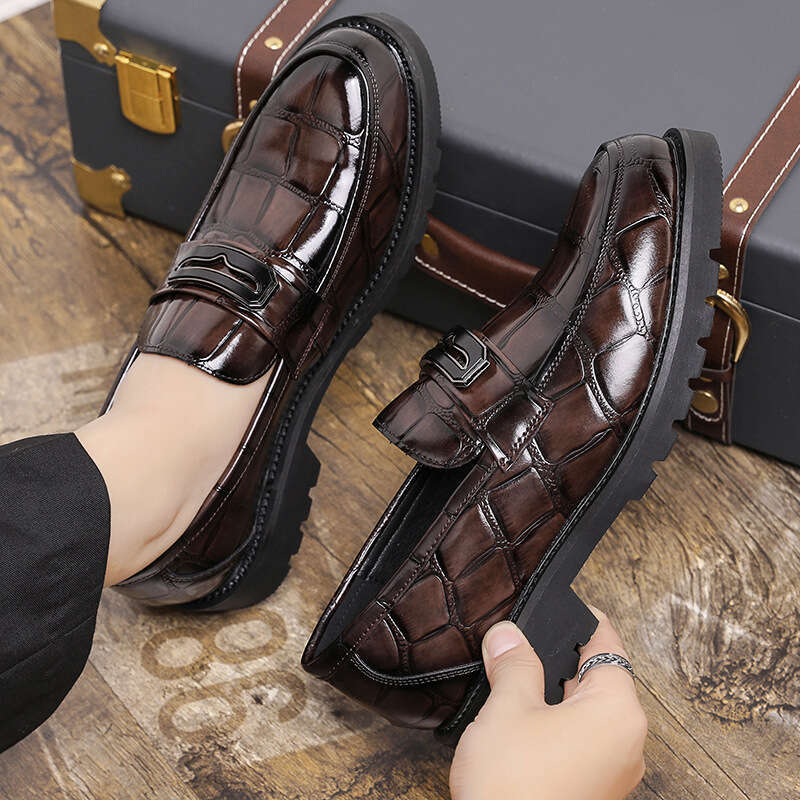 Men's in plus size, new casual shoes, fashionable foot covers, loafers, trendy business style, glossy formal leather shoes