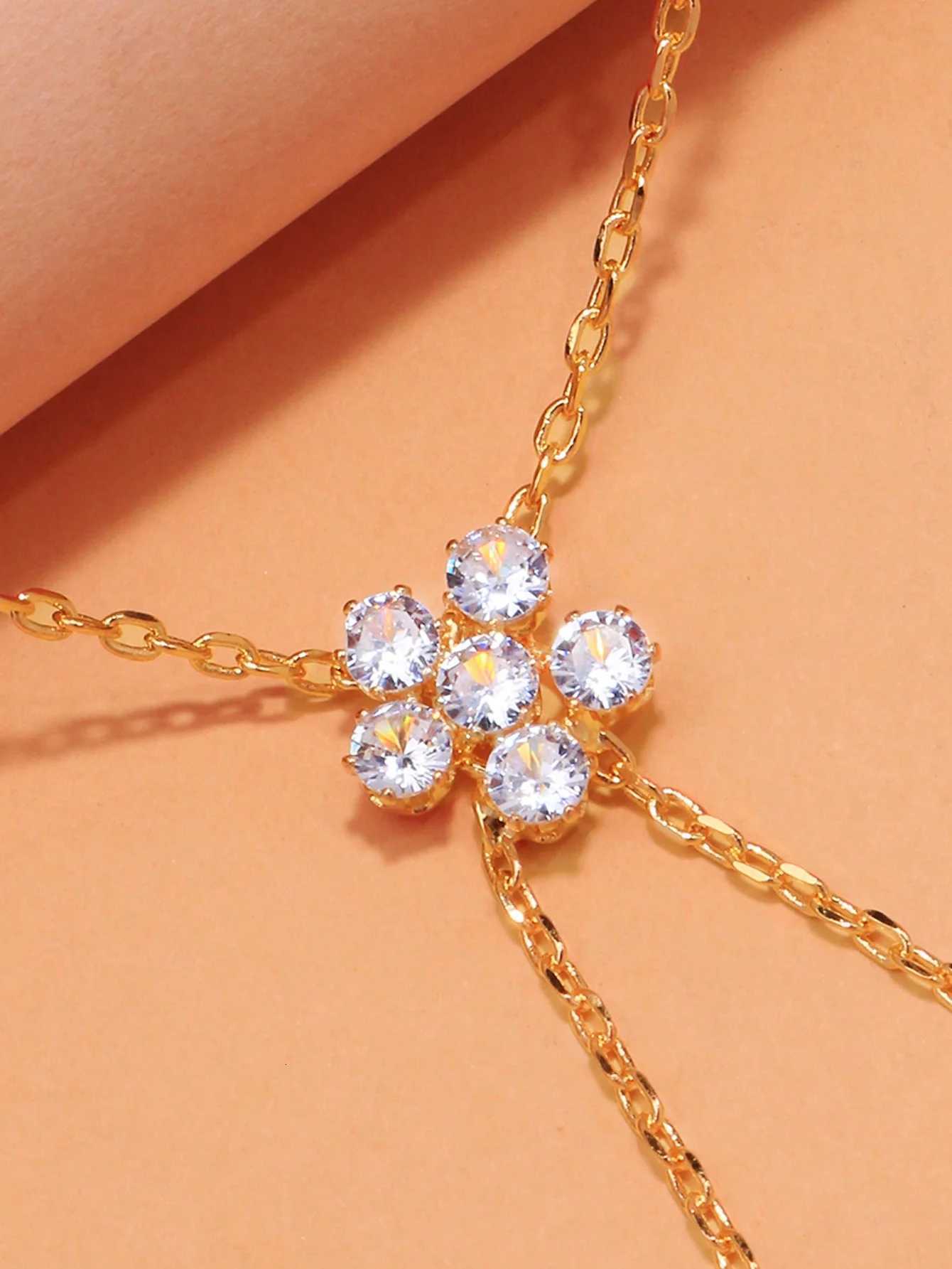 A New European and American Diamond-studded Finger Bracelet for Women Fashionable and Gigh-end Bride Hand Chain for WomenXJ251105